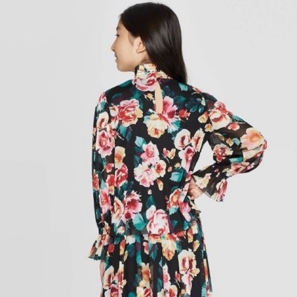 Floral Top - Picture 2 of 7